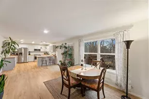 412 E Red Pine Cir, Dousman, WI 53118 - Photo 17