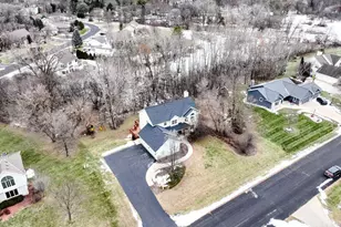 412 E Red Pine Cir, Dousman, WI 53118 - Photo 29