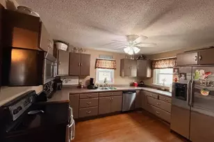 406 South St, Caledonia, MN 55921 - Photo 13