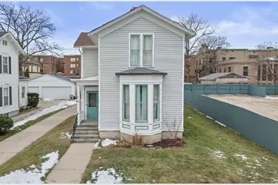 718  Lake Ave, Racine, WI 53403 - Photo 1