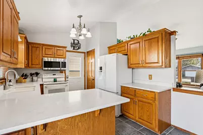 730 E Mackinac Ave, Oak Creek, WI 53154 - Photo 9