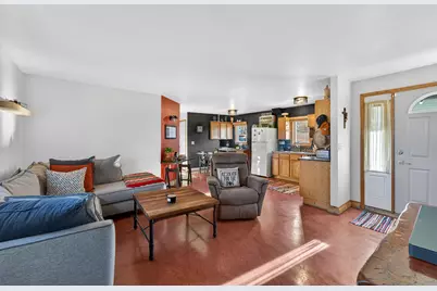 529  Park View Dr, Racine, WI 53404 - Photo 5