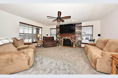 414  Yosemite Ave, Hartford, WI 53027 - Photo 5