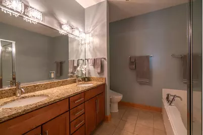 1550 E Royall Pl #913, Milwaukee, WI 53202 - Photo 21