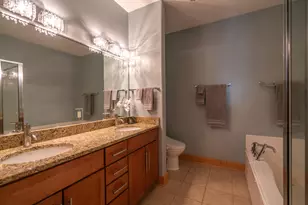 1550 E Royall Pl, Milwaukee, WI 53202 - Photo 21