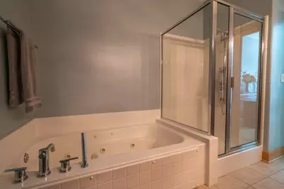 1550 E Royall Pl #913, Milwaukee, WI 53202 - Photo 23