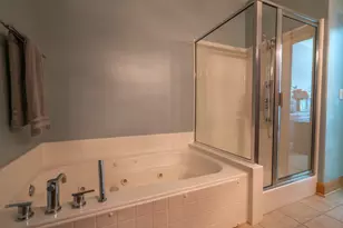 1550 E Royall Pl, Milwaukee, WI 53202 - Photo 23