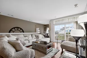 1052 Stratford Ct, Racine, WI 53406 - Photo 5