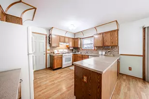 520 Greenmeadow Dr, Waukesha, WI 53188 - Photo 25