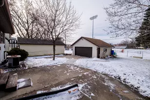 520 Greenmeadow Dr, Waukesha, WI 53188 - Photo 31