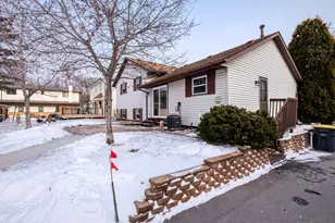 520 Greenmeadow Dr, Waukesha, WI 53188 - Photo 29