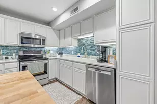 N16W26593 Tall Reeds Ln, Pewaukee, WI 53072 - Photo 7