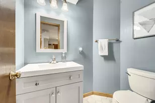 7230 S 38th St, Franklin, WI 53132 - Photo 9