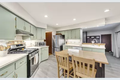 7230 S 38th St, Franklin, WI 53132 - Photo 5