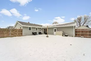 7230 S 38th St, Franklin, WI 53132 - Photo 17