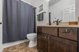 N17W26475 Meadowgrass Circle, Pewaukee, WI 53072 - Photo 19