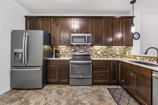 N17W26475 Meadowgrass Circle, Pewaukee, WI 53072 - Photo 5