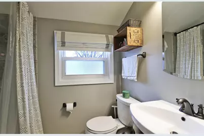 5000 N Shoreland Ave, Whitefish Bay, WI 53217 - Photo 17