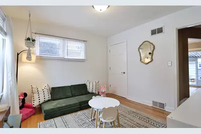 5000 N Shoreland Ave, Whitefish Bay, WI 53217 - Photo 9