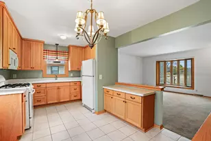 6840 Carlin Ct, Racine, WI 53406 - Photo 9