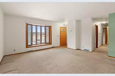 6840  Carlin Ct, Racine, WI 53406 - Photo 7