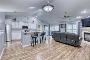 9239 S 54th St, Franklin, WI 53132 - Photo 1