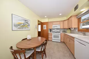 N85W18290 Tyler Ct, Menomonee Falls, WI 53051 - Photo 9