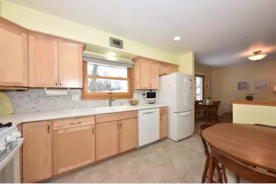 N85W18290  Tyler Ct, Menomonee Falls, WI 53051 - Photo 11