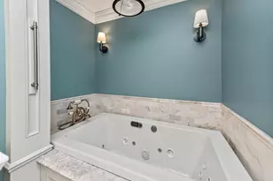 929 N Astor St, Milwaukee, WI 53202 - Photo 35