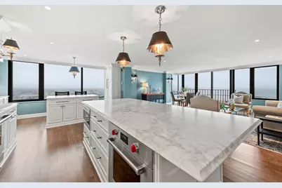 929 N Astor St #2706/2708, Milwaukee, WI 53202 - Photo 5