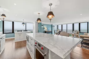 929 N Astor St, Milwaukee, WI 53202 - Photo 5