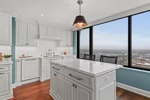 929 N Astor St, Milwaukee, WI 53202 - Photo 7