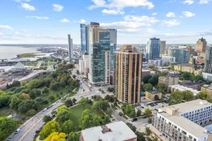 929 N Astor St, Milwaukee, WI 53202 - Photo 1