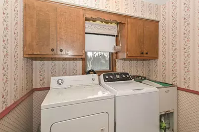 7693  Overlook Dr, Greendale, WI 53129 - Photo 11