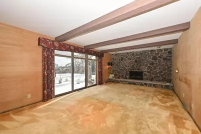 7693  Overlook Dr, Greendale, WI 53129 - Photo 9