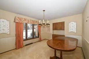 7693 Overlook Dr, Greendale, WI 53129 - Photo 5