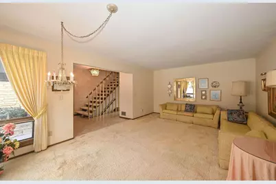 7693  Overlook Dr, Greendale, WI 53129 - Photo 3