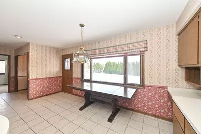 7693  Overlook Dr, Greendale, WI 53129 - Photo 7