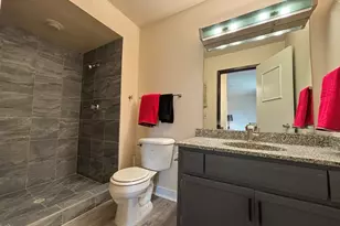 6081 W Calumet Rd, Milwaukee, WI 53223 - Photo 17