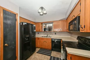 10211 S Nicholson Rd, Oak Creek, WI 53154 - Photo 13