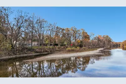 5686 N River Forest Dr, Glendale, WI 53209 - Photo 7