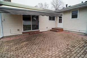 1021 Hill St, Watertown, WI 53098 - Photo 5