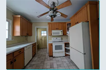 955 N 6th St, Manitowoc, WI 54220 - Photo 15