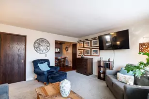 225 Country Club Dr, Lake Geneva, WI 53147 - Photo 9