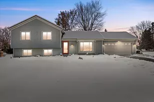 8005 Thistle Ct, Racine, WI 53185 - Photo 3