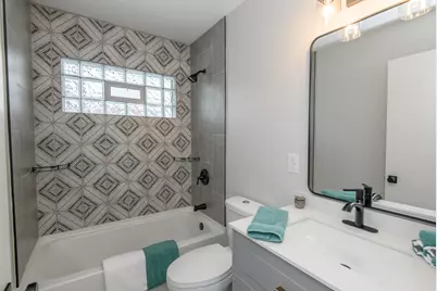 8930 W Lawrence Ave, Milwaukee, WI 53225 - Photo 21