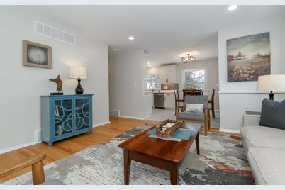 8930 W Lawrence Ave, Milwaukee, WI 53225 - Photo 9