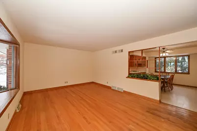 8720 W Ohio Ave, Milwaukee, WI 53227 - Photo 7