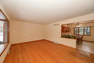 8720 W Ohio Ave, Milwaukee, WI 53227 - Photo 7