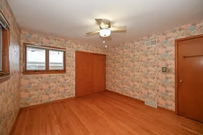 8720 W Ohio Ave, Milwaukee, WI 53227 - Photo 17